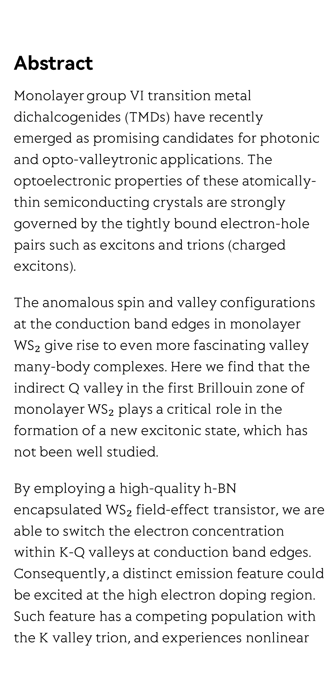 Switching of K-Q intervalley trions fine structure and their dynamics in n-doped monolayer WS₂_2